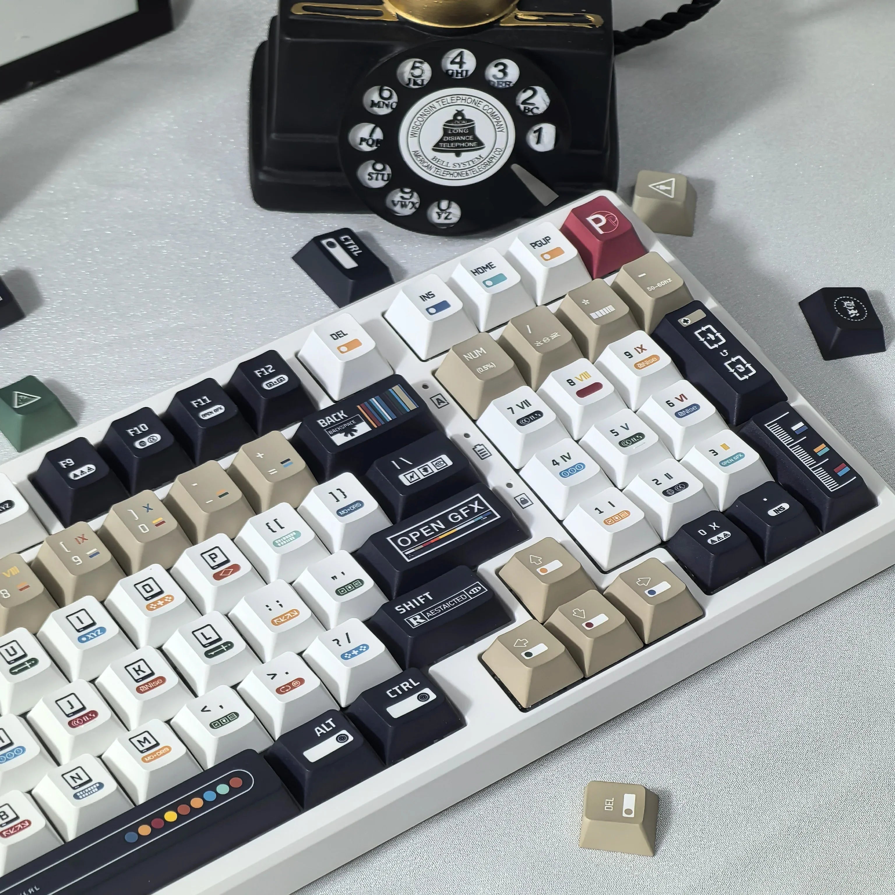 Korean Keycaps Maximalism Theme Keycap 135Keys Cherry Pbt Russian English Retro Keycap Black White Design  “L ”Shape Enter Key